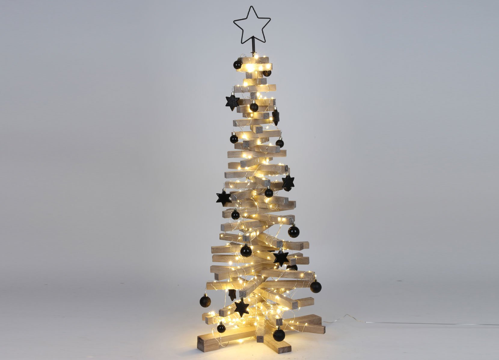 Tannenbaum aus Holzstreben mit Metallstern 114cm