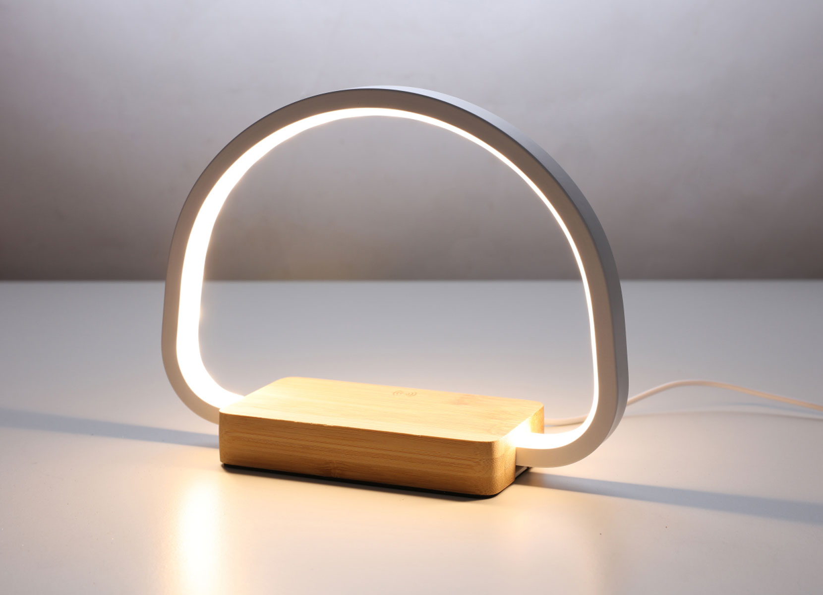 LED-Lampe Mit Touchsteuerung Und Induktiver Ladefunktion